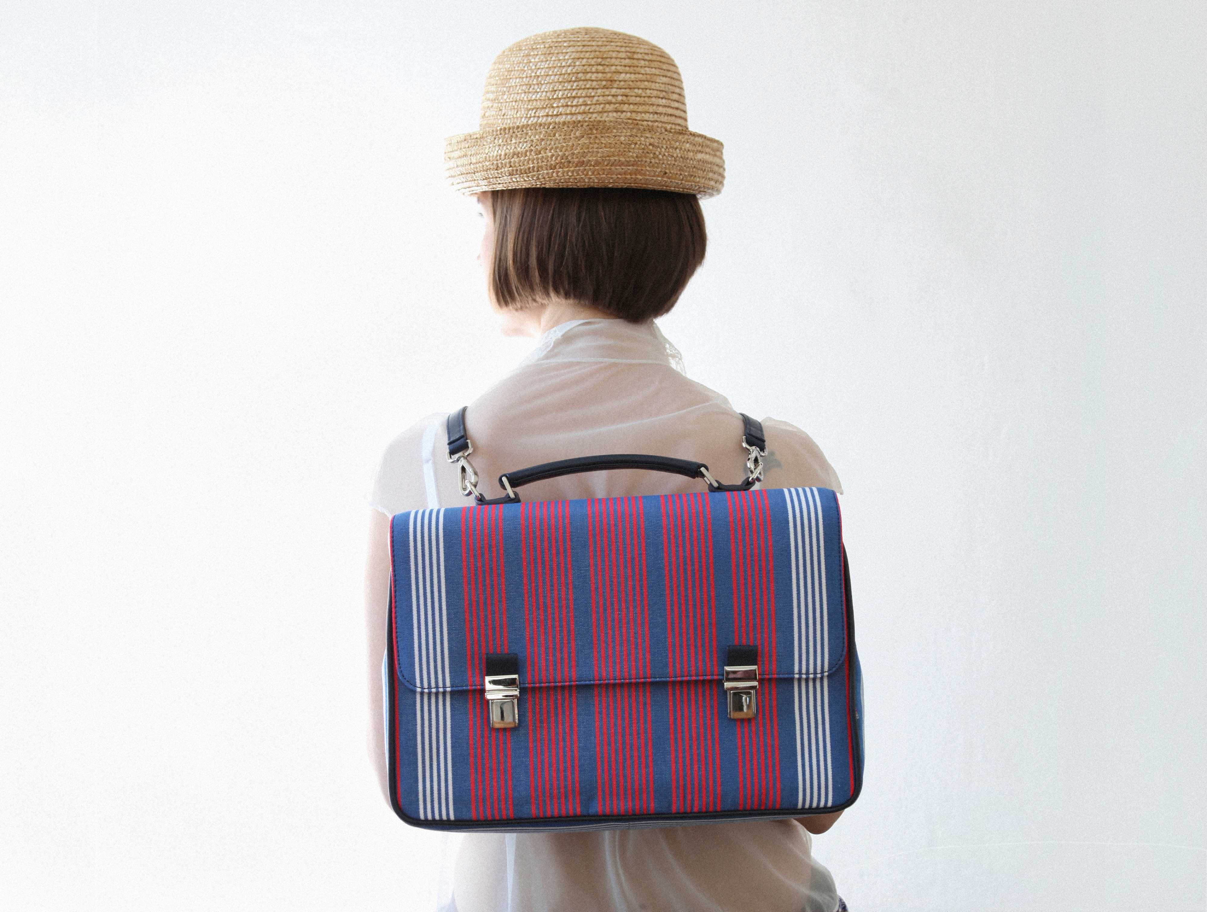 Woman wearing handbag as bagpack.